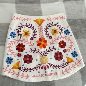 White embroidered skit - Herencia Collection